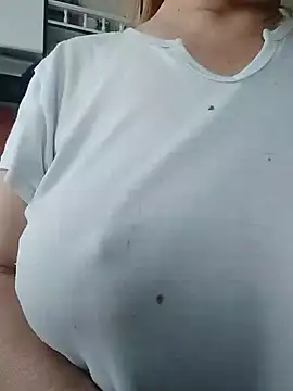 Snapshot of Wife_sexxx chatting on 30, 1, 2025 Wife sexxx online show from 30, 1, 2025