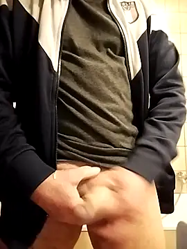 Snapshot of MATTIS11 chatting on 17, 2, 2025 MATTIS11 online show from 17, 2, 2025