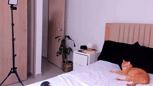 AnaHenao online show from 9, 10, 2025