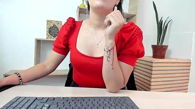 merlinaadams  online show from 3, 10, 2025