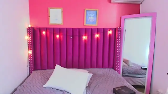 littleebonny online show from 1, 1, 2025