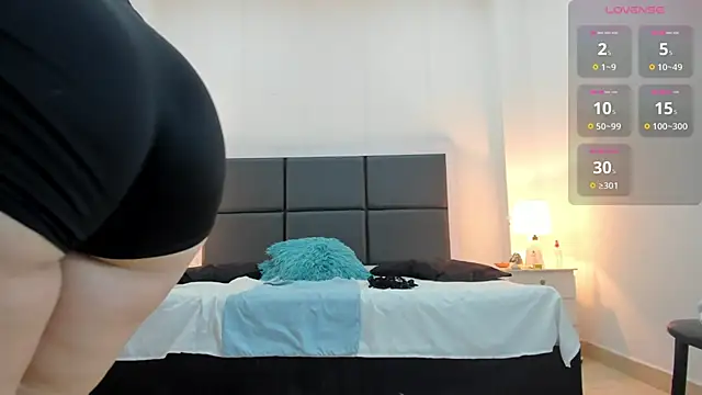 Aslhyn Gomez online show from 4, 2, 2025