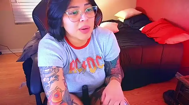 Snapshot of miacanela_xo chatting on 5, 1, 2025 miacanela xo online show from 5, 1, 2025