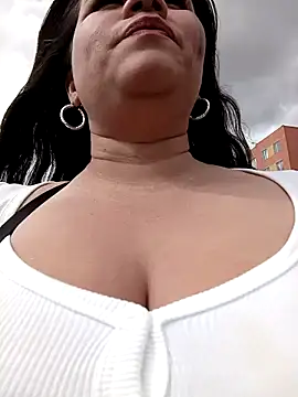 Snapshot of Julieta-tits chatting on 19, 12, 2024 Julieta-tits online show from 19, 12, 2024