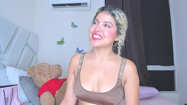 Snapshot of sofiacastillo01 chatting on 21, 4, 2026 sofiacastillo01 online show from 21, 4, 2026
