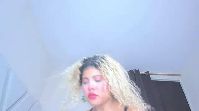 Snapshot of sofiacastillo01 chatting on 24, 4, 2026 sofiacastillo01 online show from 24, 4, 2026
