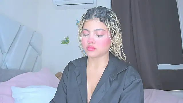 Snapshot of sofiacastillo01 chatting on 28, 4, 2026 sofiacastillo01 online show from 28, 4, 2026
