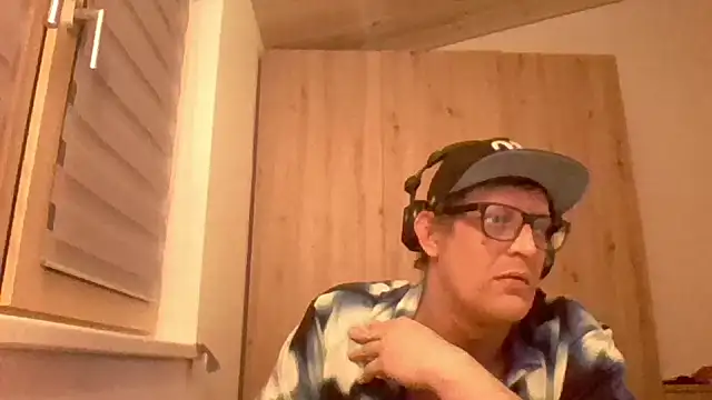 Snapshot of Bigthroaterboy chatting on 11, 1, 2025 Bigthroaterboy online show from 11, 1, 2025