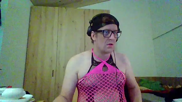 Snapshot of Bigthroaterboy chatting on 16, 9, 2025 Bigthroaterboy online show from 16, 9, 2025