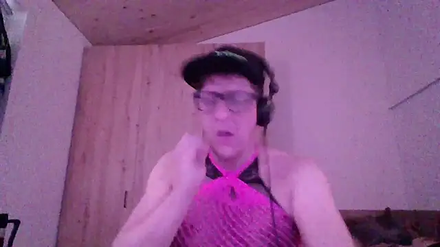 Snapshot of Bigthroaterboy chatting on 9, 10, 2025 Bigthroaterboy online show from 9, 10, 2025