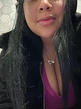 Snapshot of HaileyDiana chatting on 5, 3, 2025 HaileyDiana online show from 5, 3, 2025