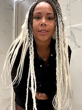 Snapshot of HaileyDiana chatting on 2, 10, 2025 HaileyDiana online show from 2, 10, 2025