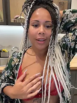 Snapshot of HaileyDiana chatting on 9, 10, 2025 HaileyDiana online show from 9, 10, 2025