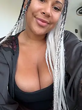 Snapshot of HaileyDiana chatting on 10, 10, 2025 HaileyDiana online show from 10, 10, 2025