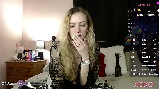 Snapshot of EllieeRose chatting on 4, 2, 2025 EllieeRose online show from 4, 2, 2025