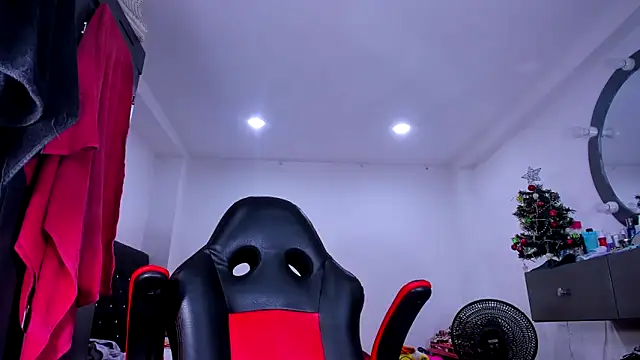 Snapshot of kerlysmith_24 chatting on 3, 1, 2025 kerlysmith 24 online show from 3, 1, 2025