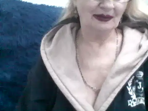 CarlyTreat online show from 8, 2, 2025