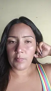 Snapshot of hotmomanyelqueen chatting on 14, 10, 2025 hotmomanyelqueen online show from 14, 10, 2025