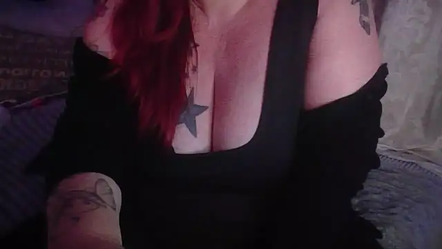 Snapshot of LynnLa chatting on 11, 11, 2025 LynnLa online show from 11, 11, 2025