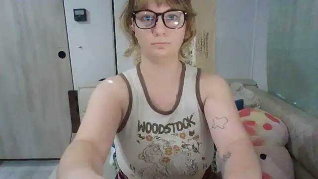 emerieskye20 online show from 23, 11, 2025