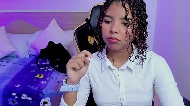 Snapshot of aurora_rodriguez chatting on 4, 1, 2025 aurora rodriguez online show from 4, 1, 2025