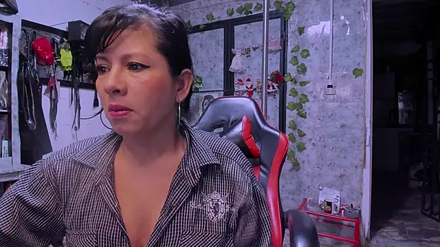 Snapshot of Erlinda-engel chatting on 6, 1, 2025 Erlinda-engel online show from 6, 1, 2025