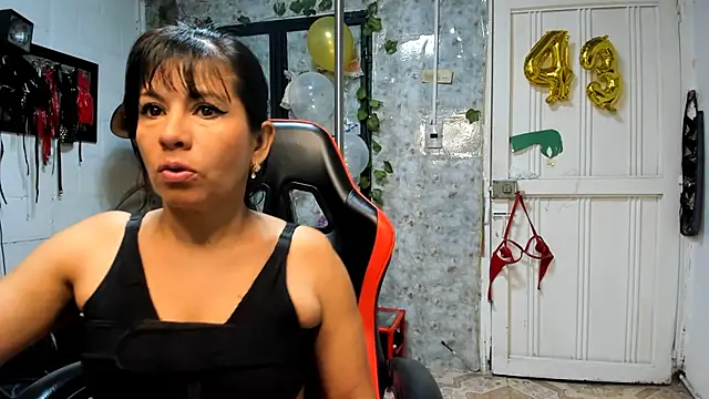 Snapshot of Erlinda-engel chatting on 4, 3, 2025 Erlinda-engel online show from 4, 3, 2025