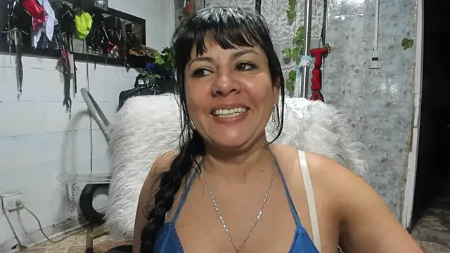 Snapshot of Erlinda-engel chatting on 1, 10, 2025 Erlinda-engel online show from 1, 10, 2025