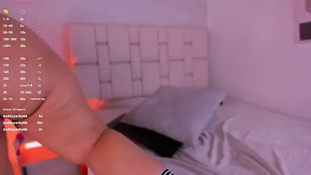 Snapshot of iara_martinez chatting on 23, 2, 2025 iara martinez online show from 23, 2, 2025