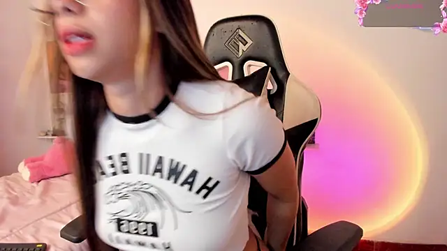 Snapshot of little_jade chatting on 22, 10, 2025 little jade online show from 22, 10, 2025