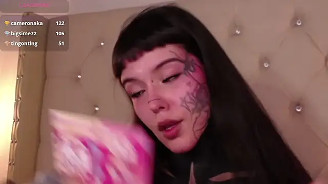 SylveonFox online show from 4, 12, 2024