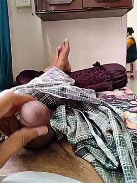 AUNTY1984 online show from 24, 9, 2025