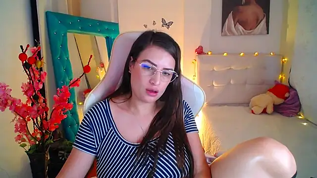 esmeraldaa230 online show from 16, 2, 2025