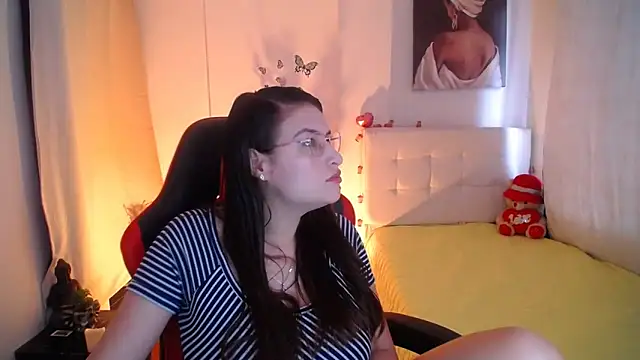 esmeraldaa230 online show from 13, 3, 2025