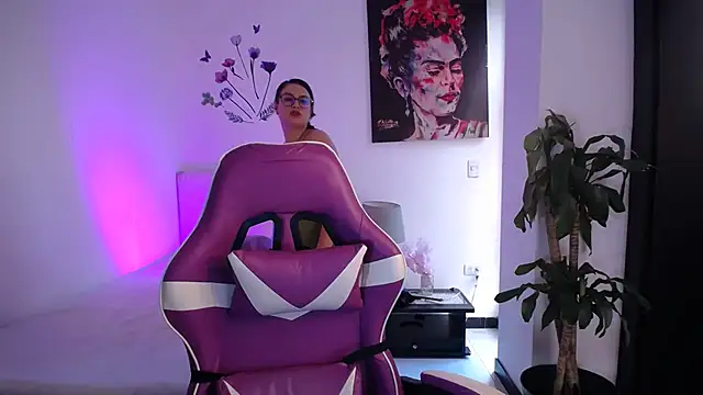 esmeraldaa230 online show from 23, 2, 2026