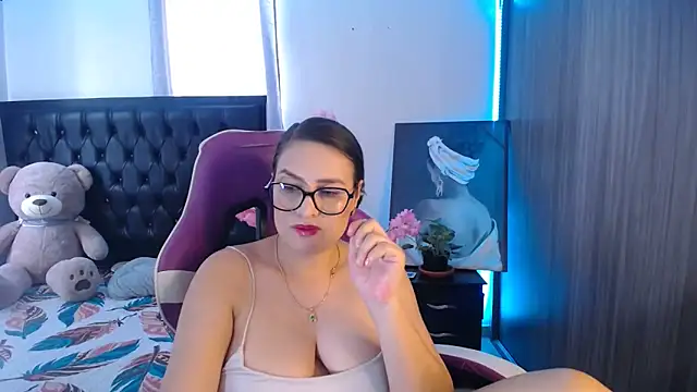 esmeraldaa230 online show from 27, 5, 2026