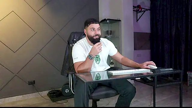Snapshot of mattmasterss chatting on 13, 1, 2025 mattmasterss online show from 13, 1, 2025