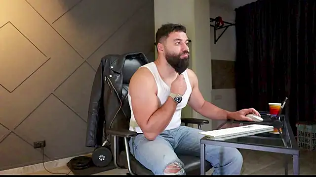 Snapshot of mattmasterss chatting on 15, 1, 2025 mattmasterss online show from 15, 1, 2025