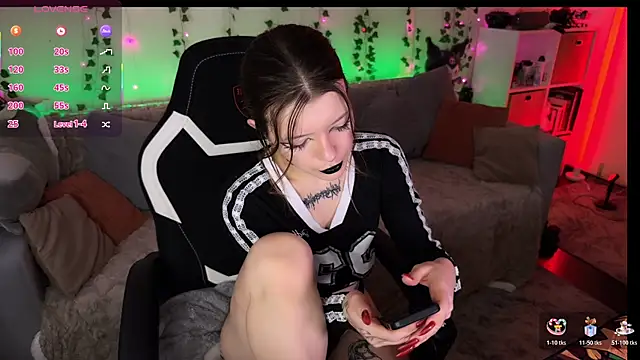 Snapshot of Eva-miller1 chatting on 23, 11, 2025 Eva-miller1 online show from 23, 11, 2025