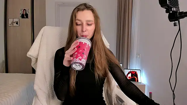 CharlotteWells online show from 16, 11, 2025