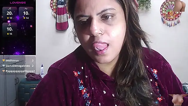 Snapshot of Sexy_komolika chatting on 4, 10, 2025 Sexy komolika online show from 4, 10, 2025