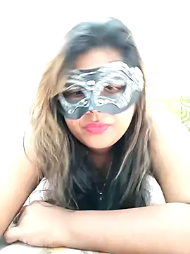 littlequeen77 online show from 4, 2, 2025