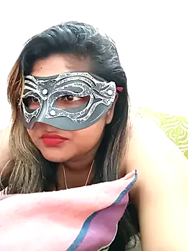 littlequeen77 online show from 5, 2, 2025