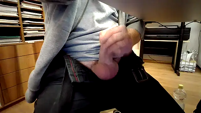 Snapshot of 10_1992 chatting on 10, 12, 2024 10 1992 online show from 10, 12, 2024