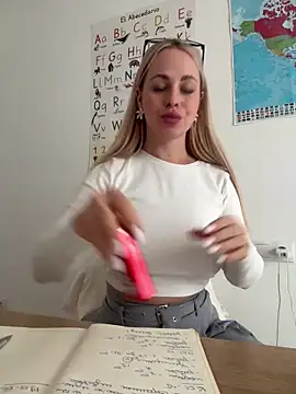 streetdoll online show from 19, 1, 2025