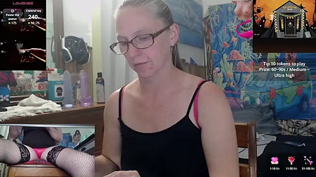 Snapshot of Beckabliss chatting on 2, 10, 2025 Beckabliss online show from 2, 10, 2025