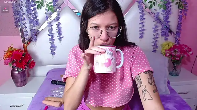 Perla Skinnyy online show from 10, 12, 2024