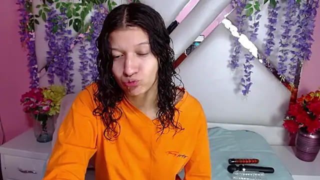 Perla Skinnyy online show from 19, 12, 2024