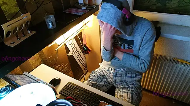 BongChannel online show from 8, 1, 2025