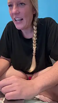 Snapshot of MoniqueLaFee chatting on 23, 7, 2026 MoniqueLaFee online show from 23, 7, 2026